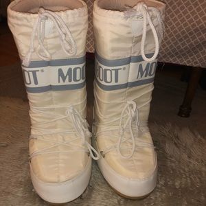 White Technica MOON BOOTS!